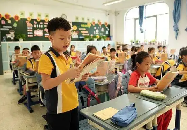 健康生长作为目标以每个学生的实在取得作为前提考量