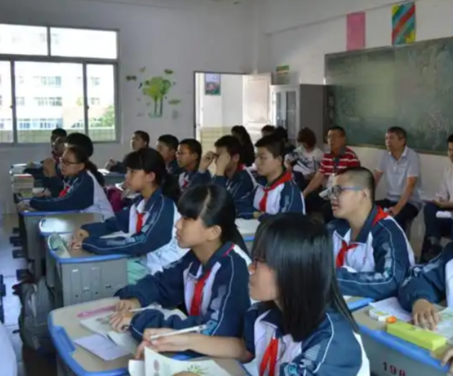 采用名校薄弱校新建校合作校的办学形式辐射带动多校区协同
